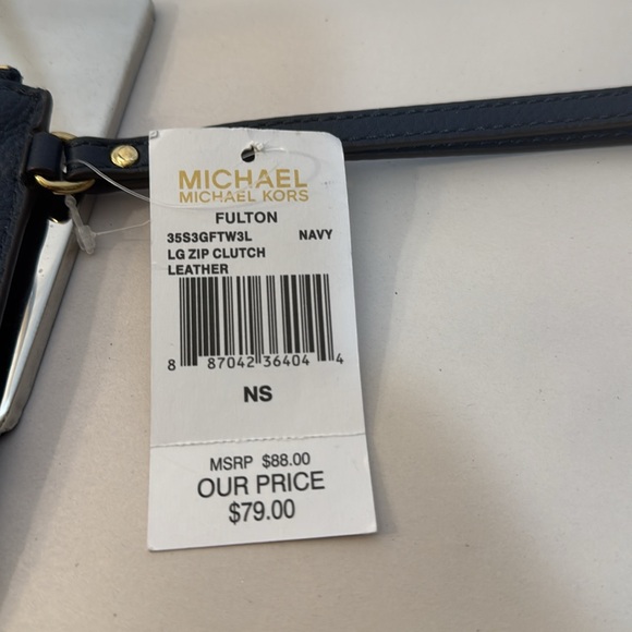 Michael Kors Navy leather wristlet in excellent condition NWT - Picture 7 of 9